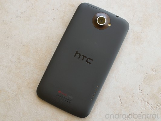 HTC One X dos HTC One X, premi��res impressions sur le smartphone haut de gamme