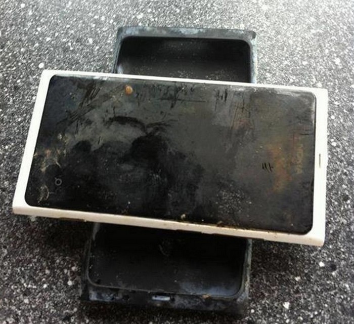nokia lumia 800 indestructible