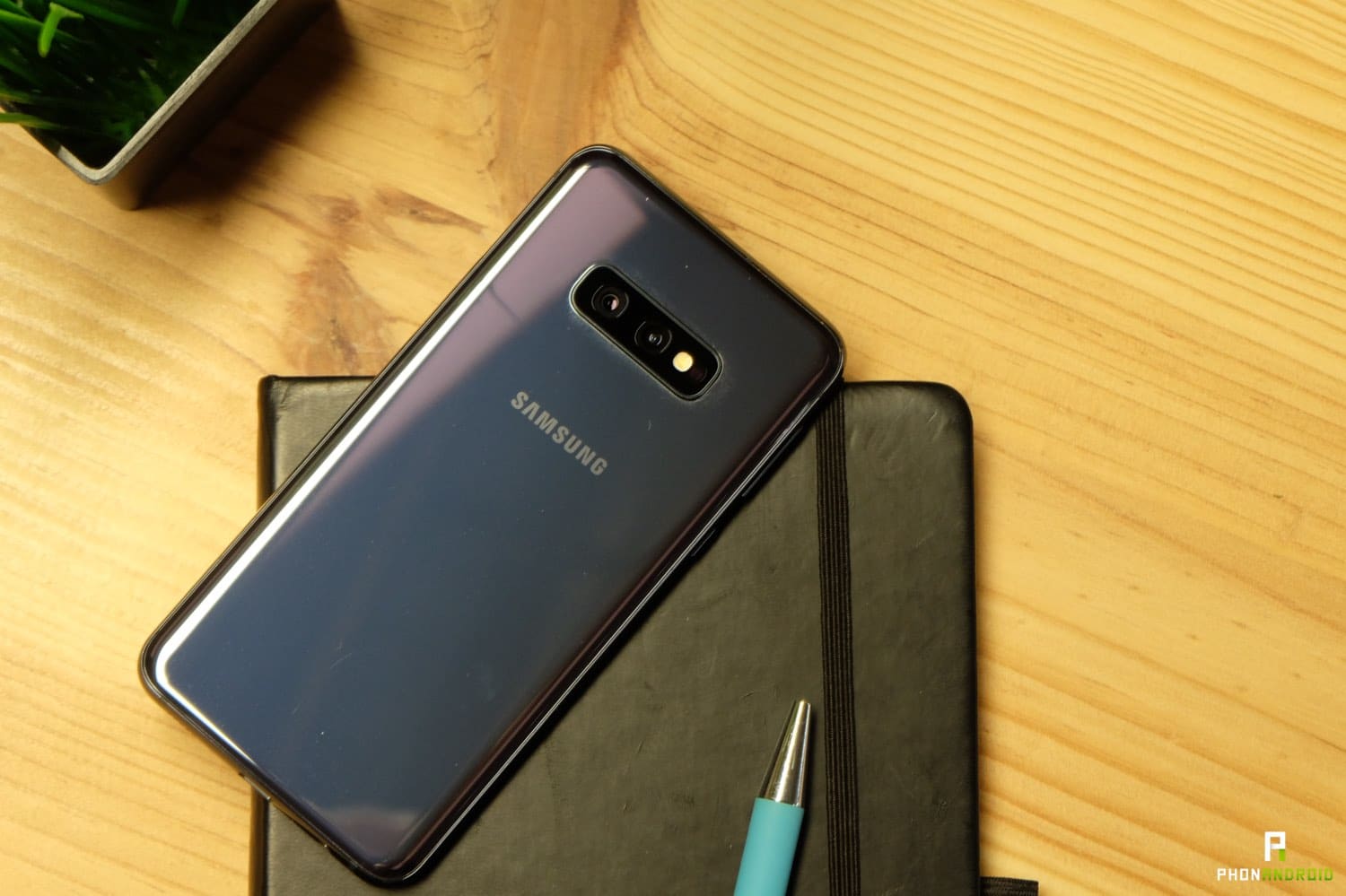 test samsung galaxy s10e design review