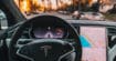 Tesla Autopilot : le système de conduite autonome devancé par Cadillac dans un test