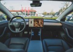 tesla interieur autopilot