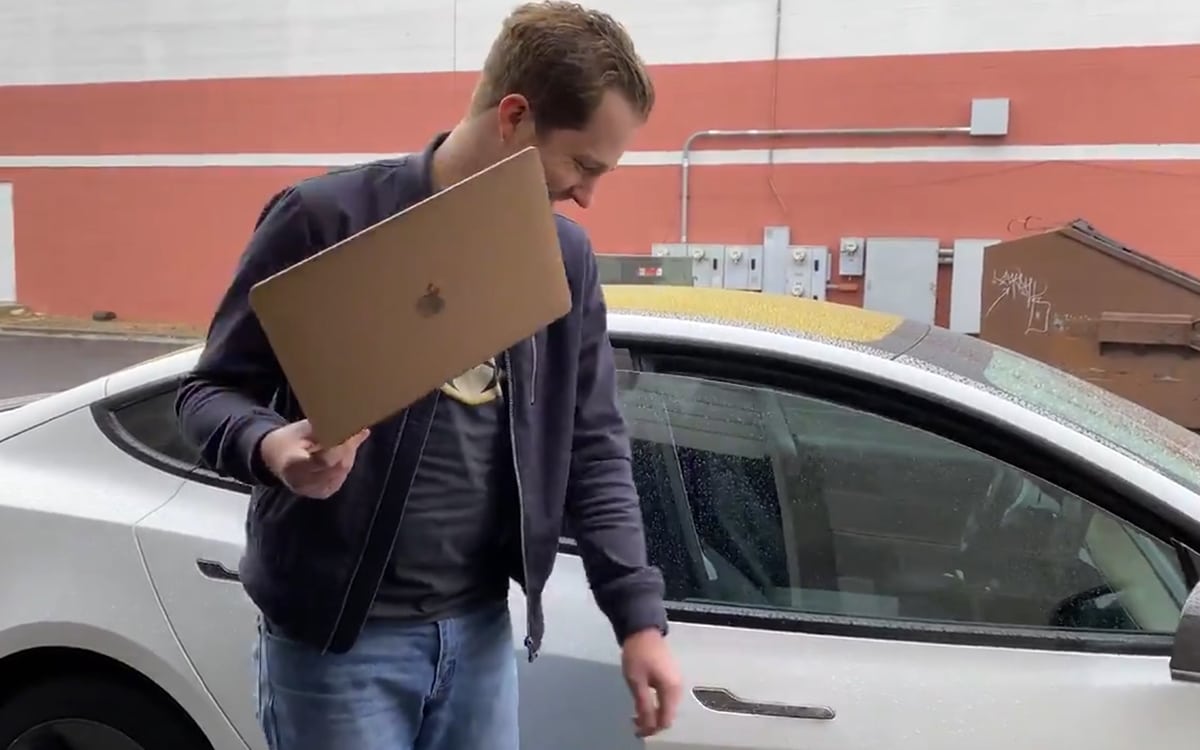 MacBook Air M1 Tesla