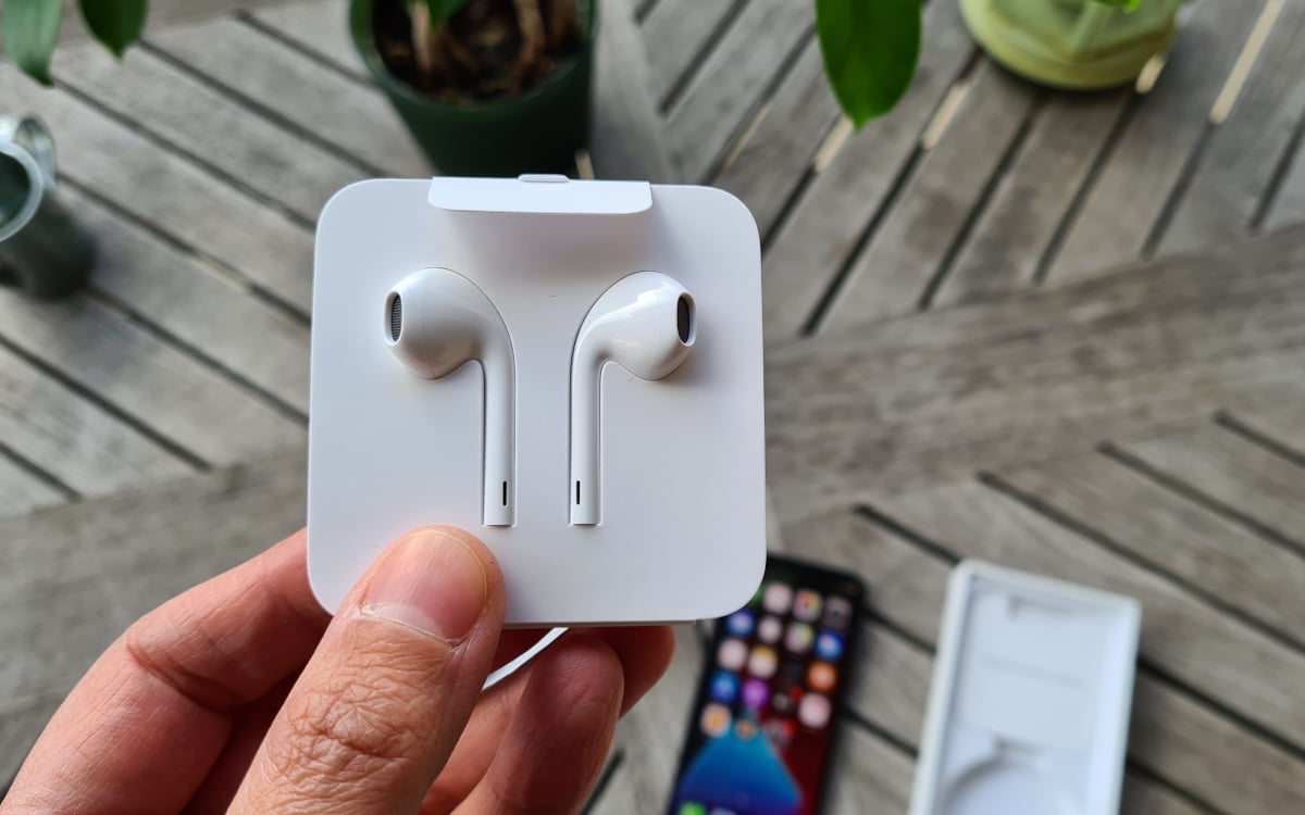 apple iphone 12 mini earphones test