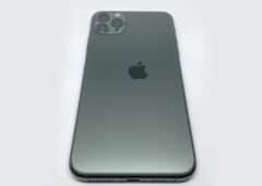 iphone 11 pro logo apple mal placé