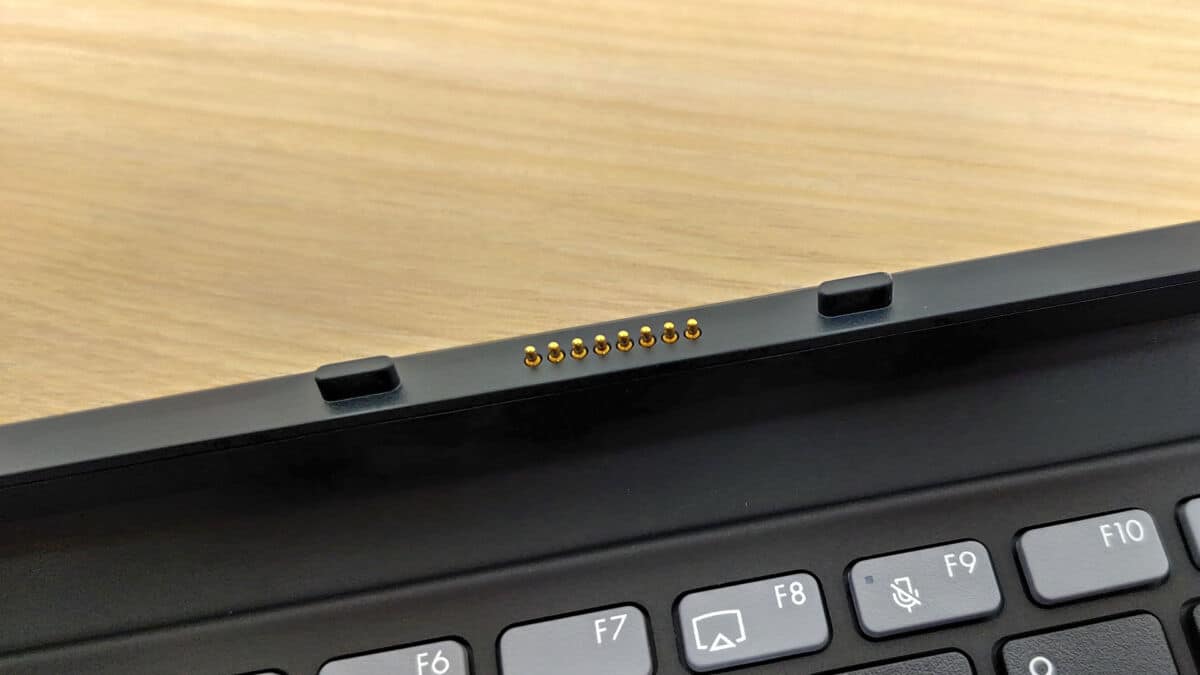 Asus Vivobook 13 Slate OLED connecteur clavier