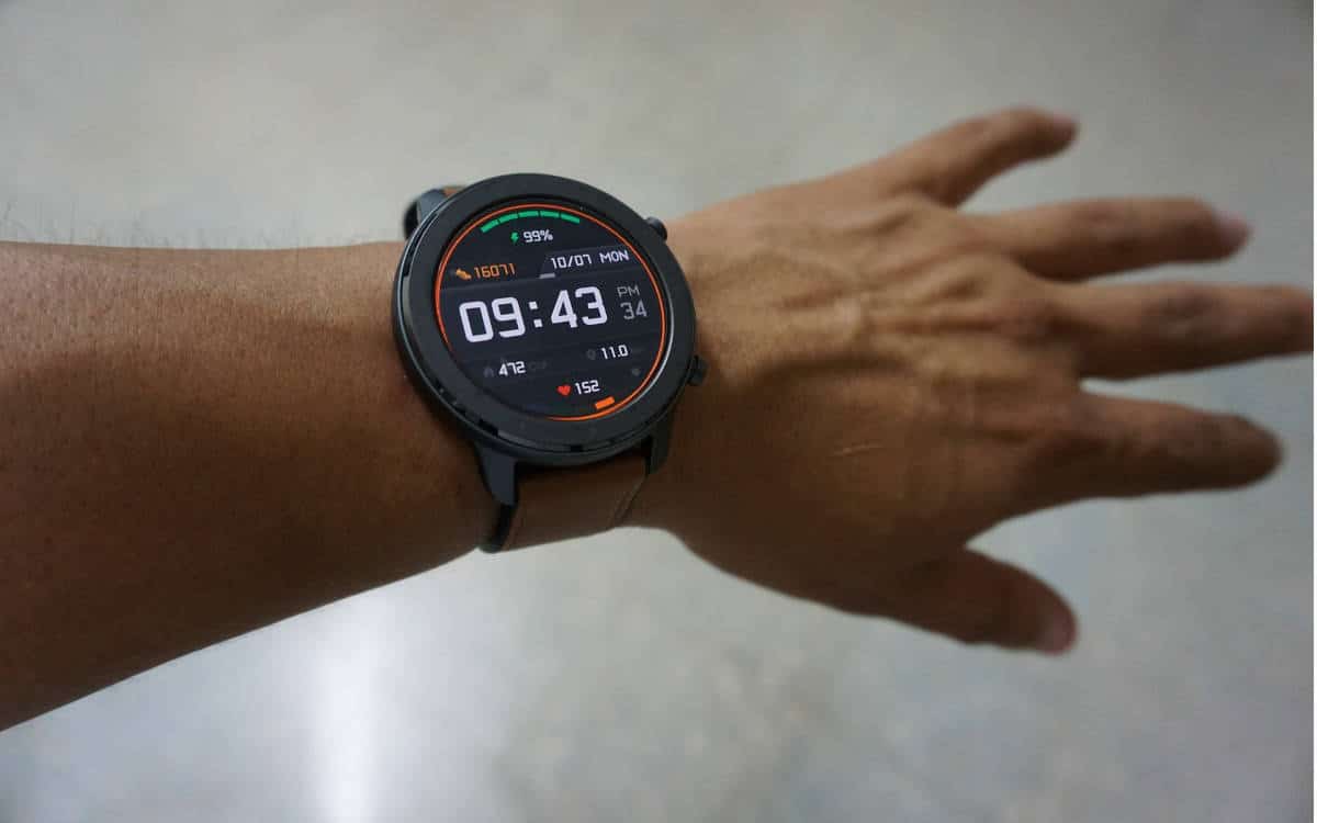 Connected watches sales