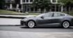 Tesla : La conduite entièrement autonome pousse la voiture à griller les stops
