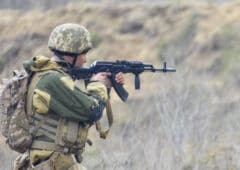 soldat ukraine sauve vie smartphone