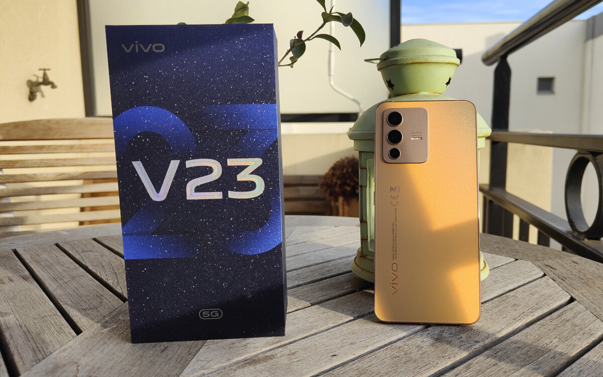 Test Vivo V23 5G - Selfie-Smartphone mit extravagantem Farbspiel