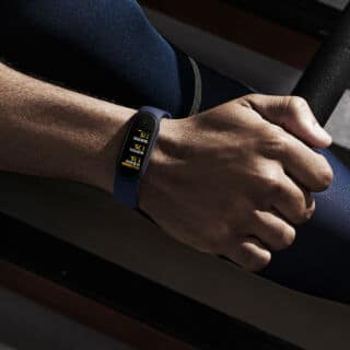Montre Connectée HONOR Band 10 - Écran AMOLED 1.57", 96 Modes Sport, Autonomie 14 Jours, étanche 5ATM, Surveillance Santé