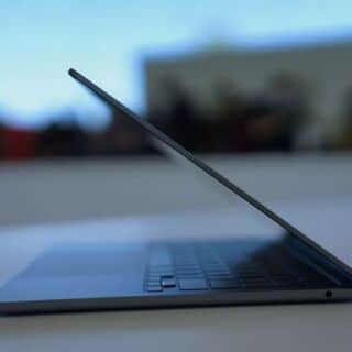 MacBook Air 13″ 2012 – Pour Pièces Ou Réparation – Intel Core I5, SSD 128 Go