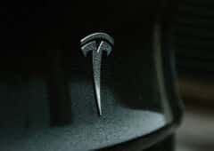 tesla plaintes reparations