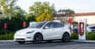 Tesla : garer votre voiture au Superchargeur sans la recharger pourrait vous coûter cher