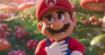 Super Mario Bros, le film : un cinéma diffuse des images d'une femme dénudée devant des enfants