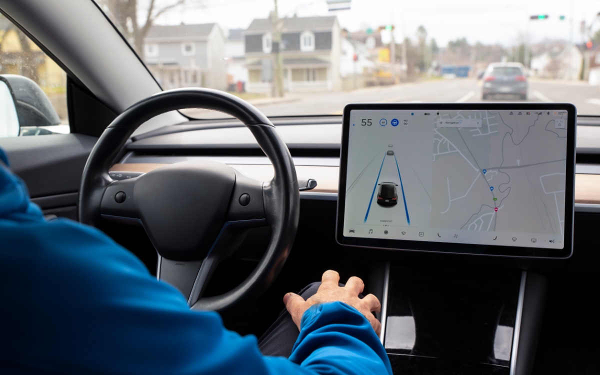 Le pilotage automatique de Tesla : un bal de technologies - Guide Auto