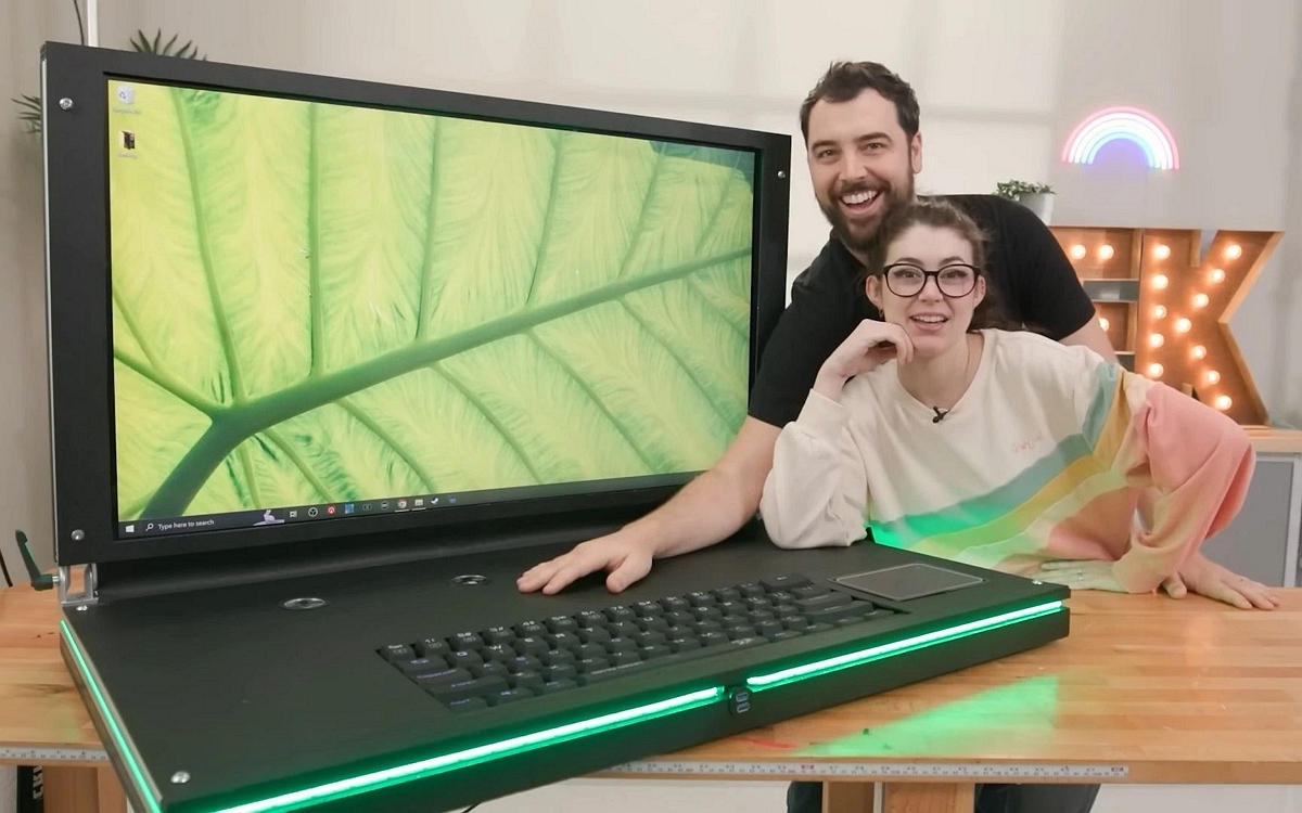 This giant homemade laptop has a 43-inch screen and weighs 45 kg