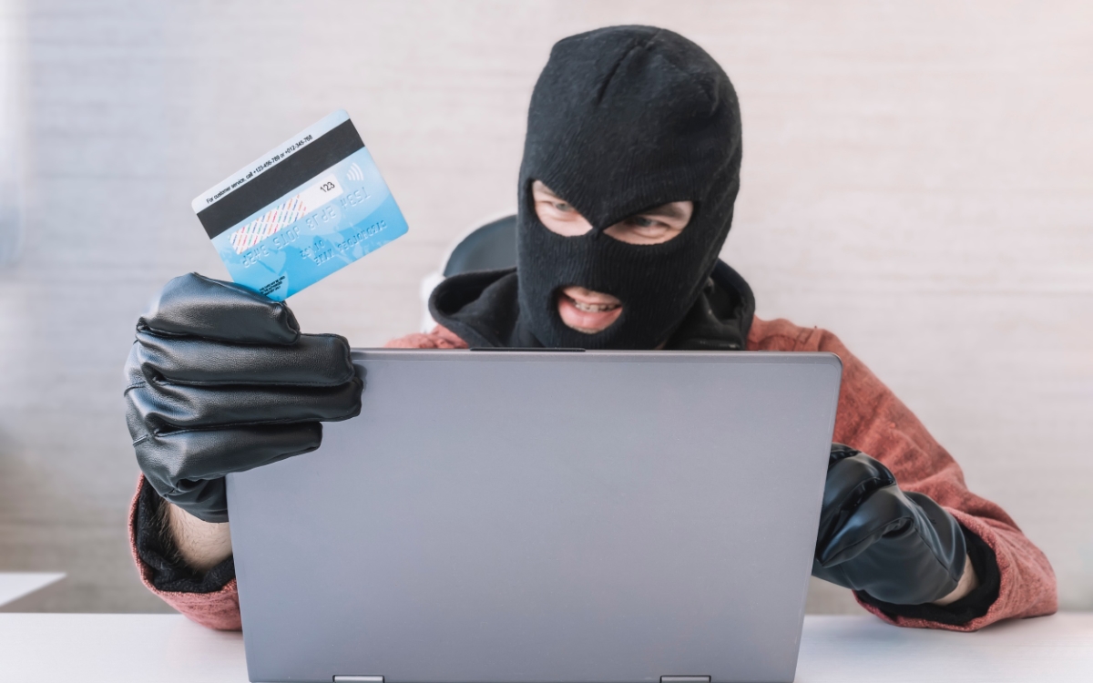 hacker-laptop-carte-credit