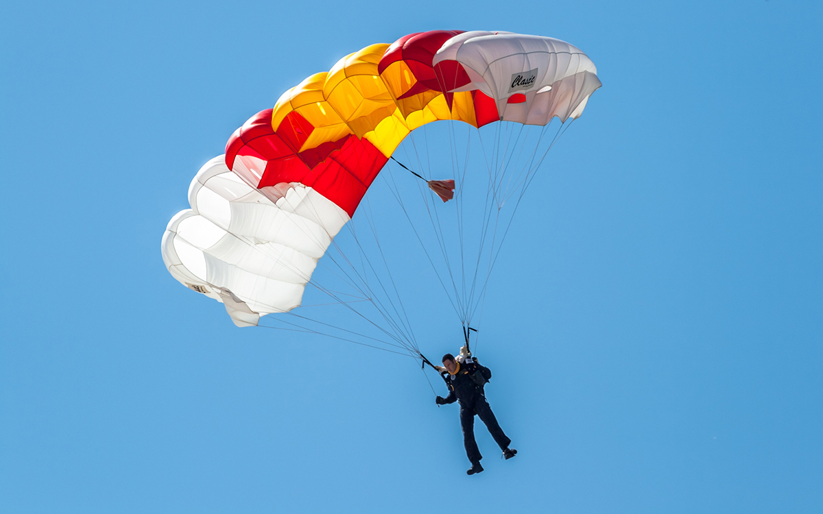 Parachutiste sauve par WhastApp